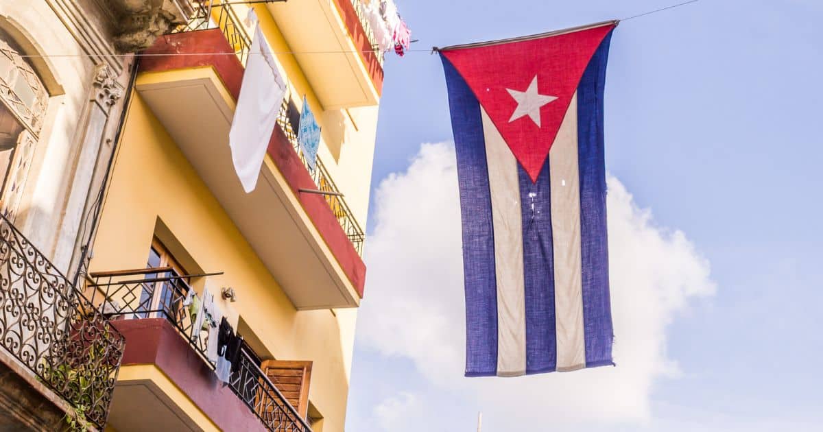 Cuban Flag Hanging between apartments 